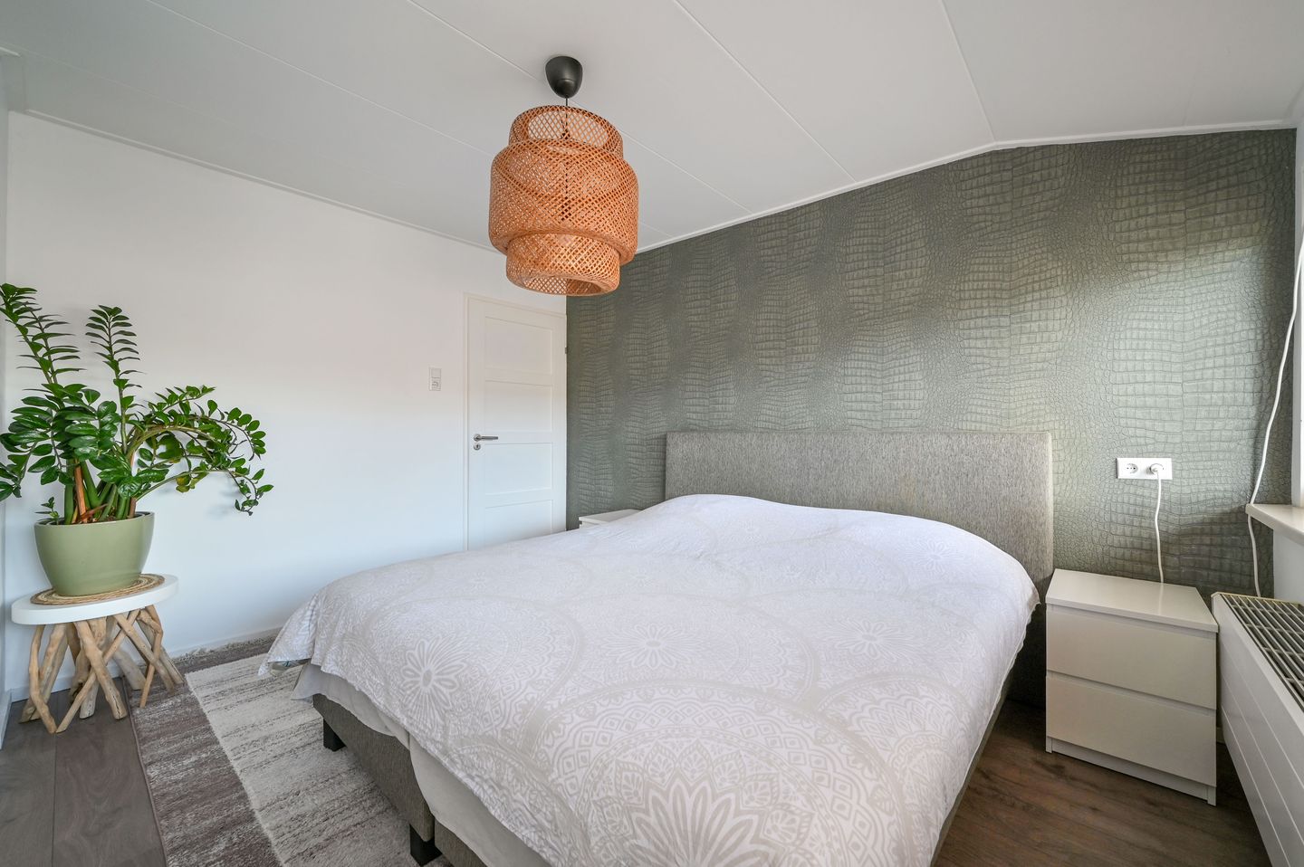 Ready-to-move-in corner home with 4 bedrooms and solar panels — 14