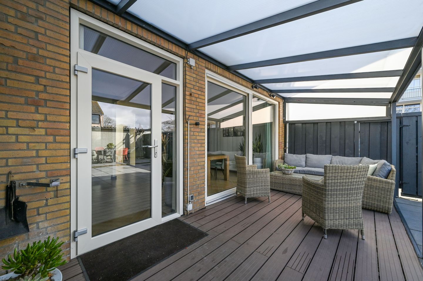 Ready-to-move-in corner home with 4 bedrooms and solar panels — 25