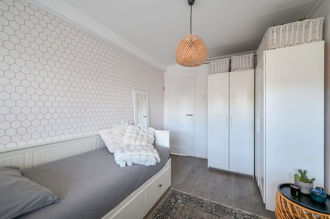 Ready-to-move-in corner home with 4 bedrooms and solar panels — 16