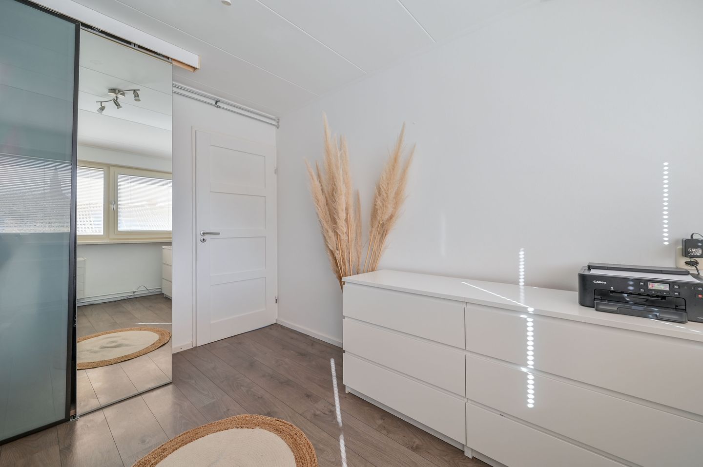 Ready-to-move-in corner home with 4 bedrooms and solar panels — 20