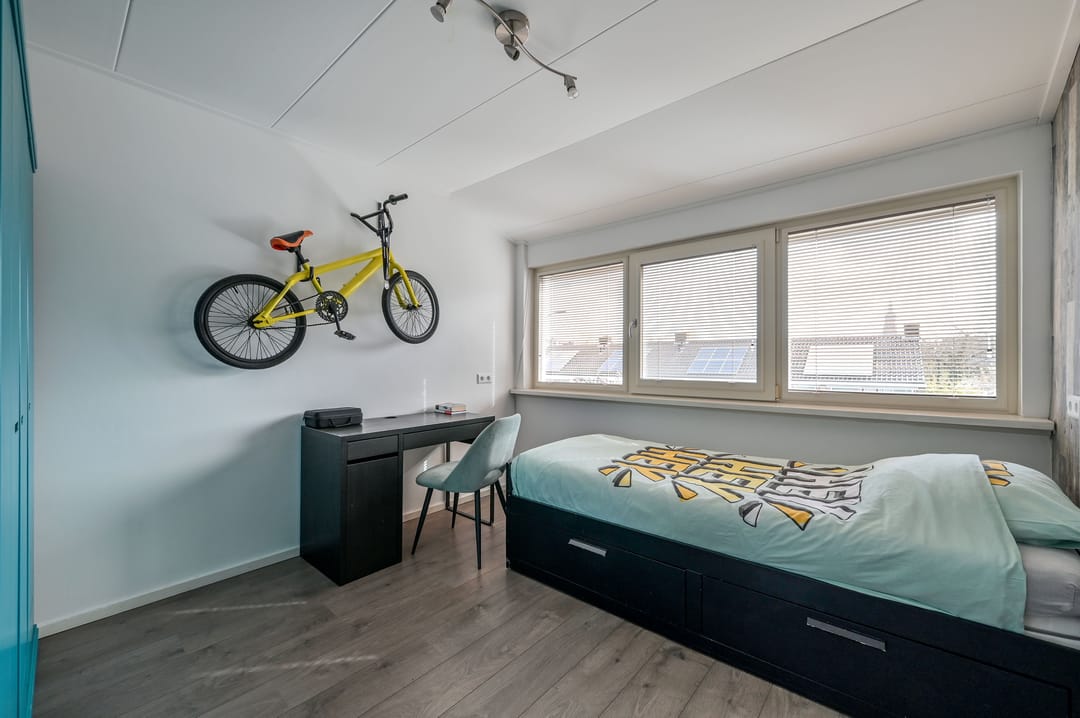Ready-to-move-in corner home with 4 bedrooms and solar panels — 17