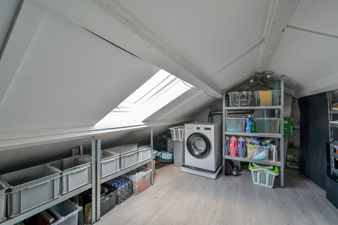 Ready-to-move-in corner home with 4 bedrooms and solar panels — 23