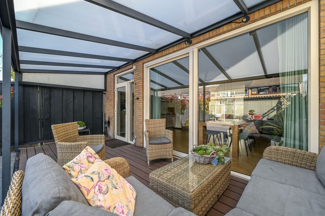 Ready-to-move-in corner home with 4 bedrooms and solar panels — 26