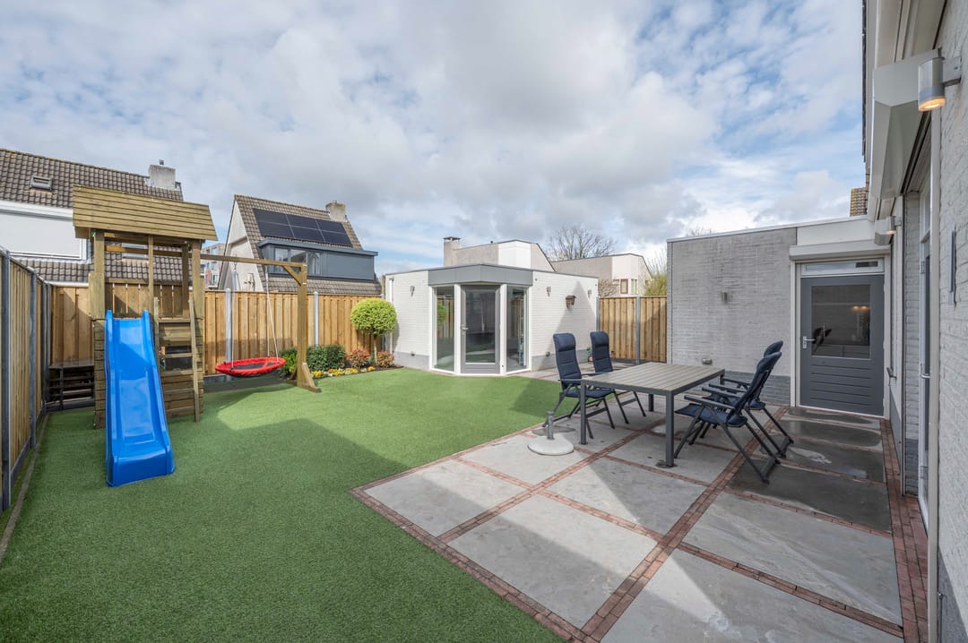 Spacious Detached Family Home with Modern Kitchen and Low-Maintenance Garden in Oudenbosch Center — 26