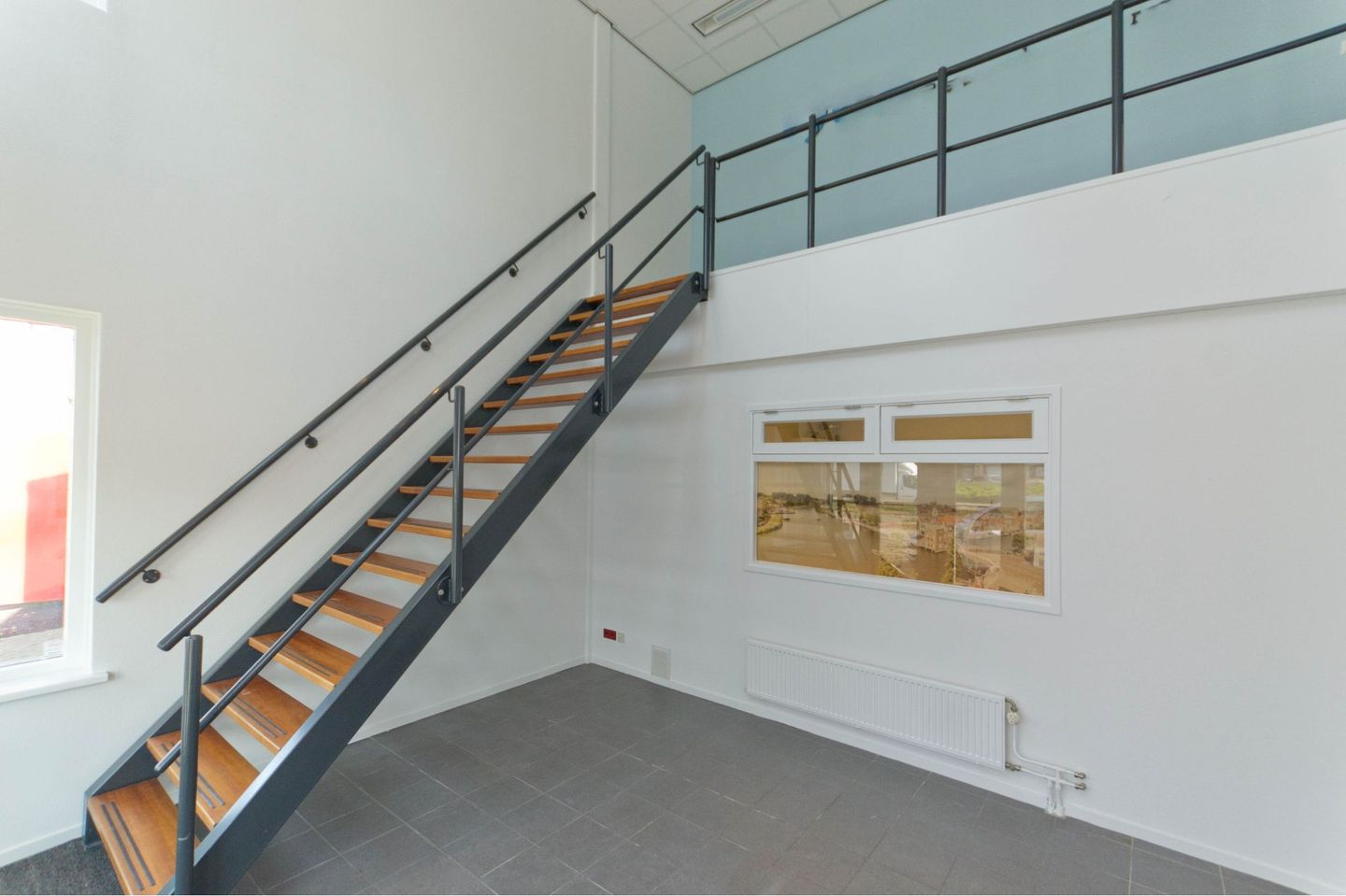 Bekijk foto 3 van Edisonweg 7