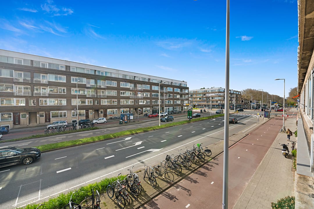 Spacious 3-Room Apartment with Balcony in Popular Blijdorp — 26