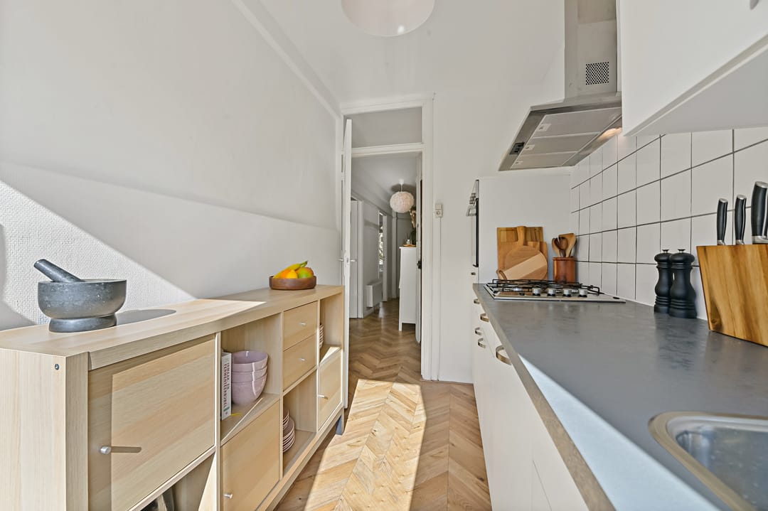 Spacious 3-Room Apartment with Balcony in Popular Blijdorp — 13