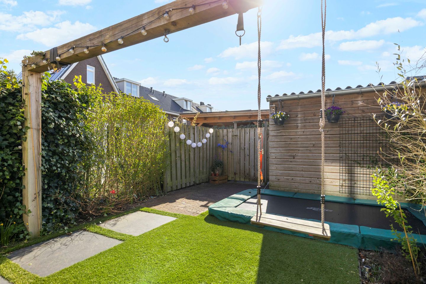 Family Home at the Forest Edge with Five Bedrooms and A Energy Label — 25