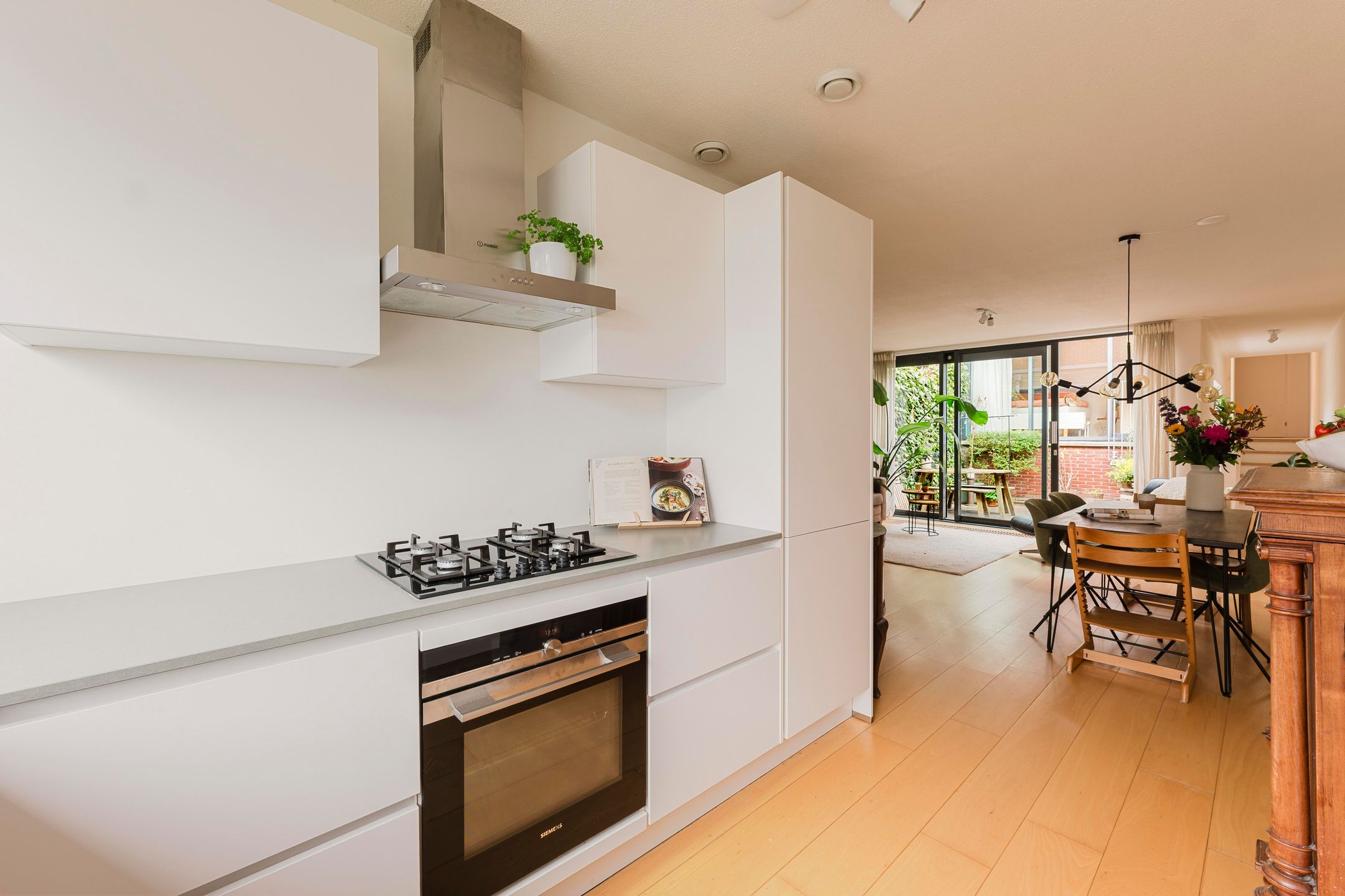 Foto 12 van Van Abbestraat 289