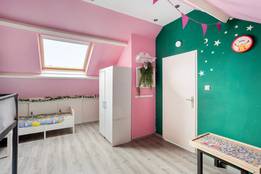 Spacious Extended Corner Home with Skylight in Car-Free Courtyard — 37