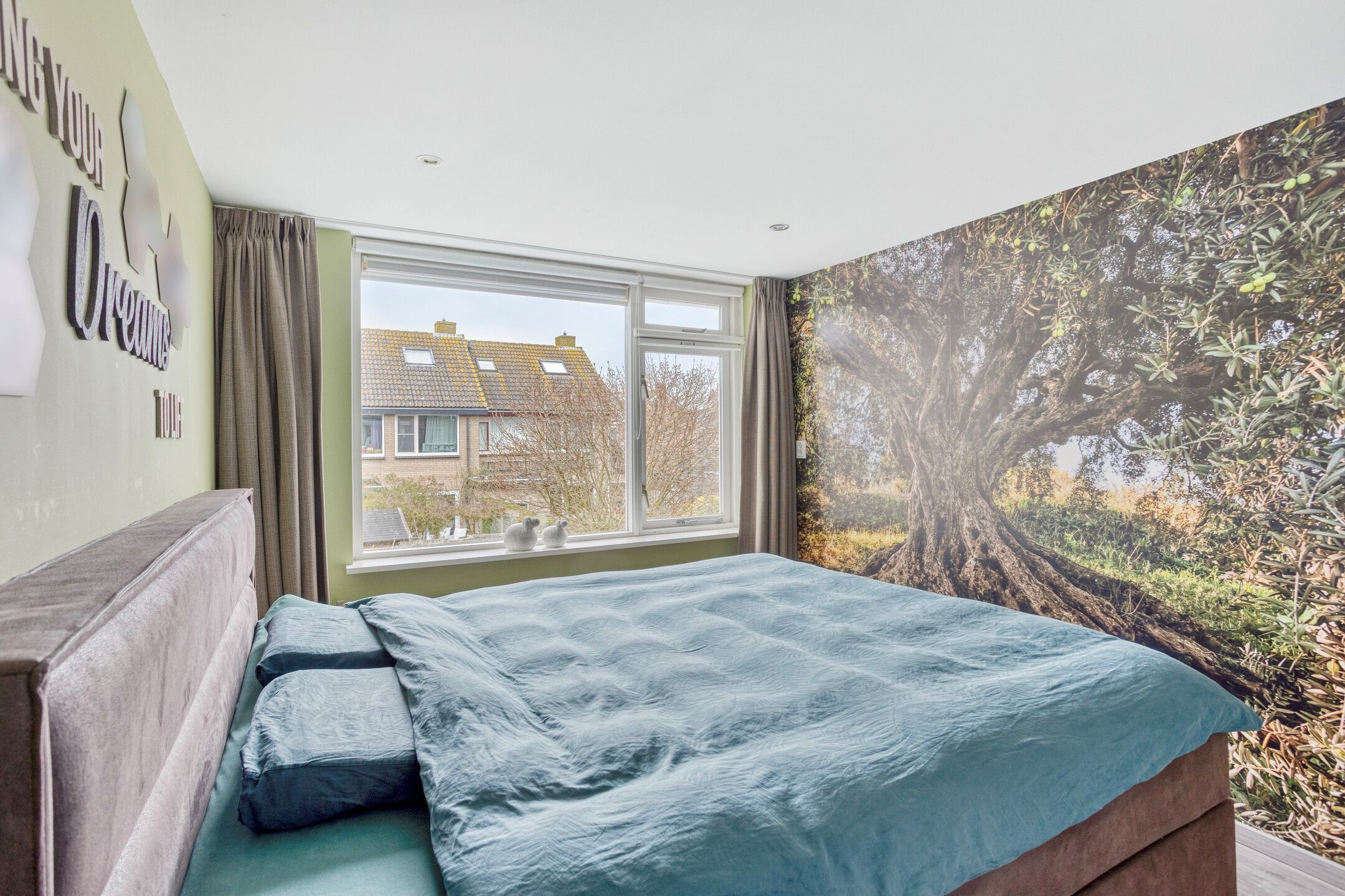 Spacious Extended Corner Home with Skylight in Car-Free Courtyard — 24
