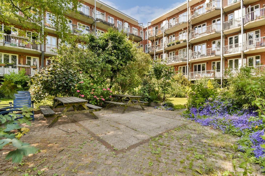 Top Floor 3-Room Apartment with Sunny Balcony in Monumental Building Amsterdam East — 16