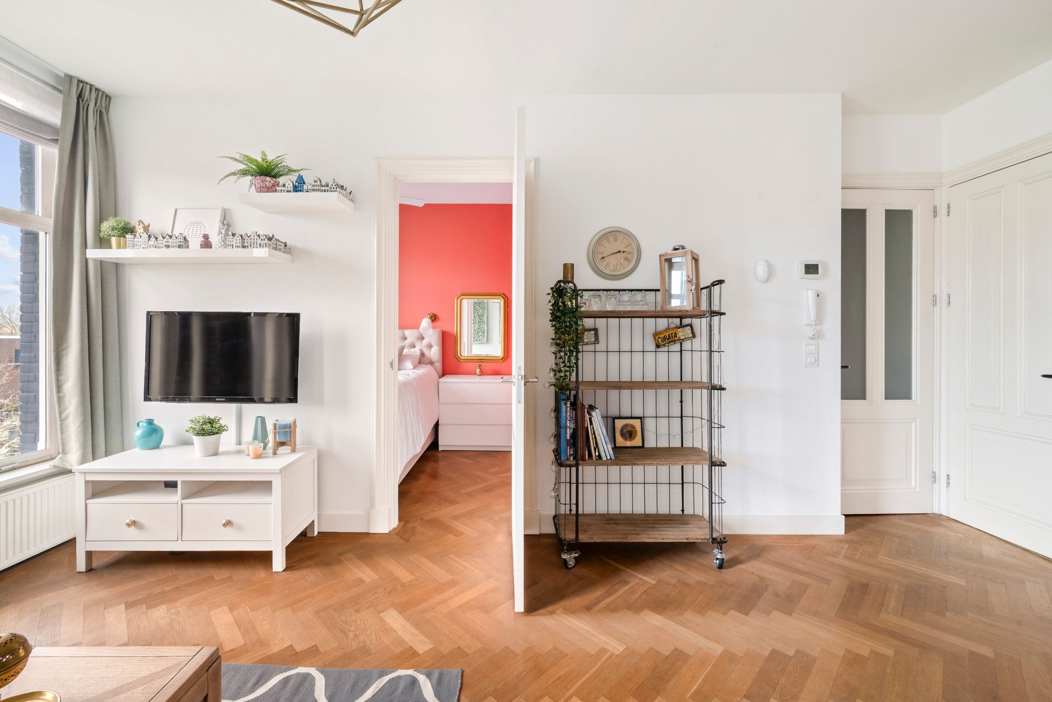 Charming top-floor apartment with canal views on vibrant Nassaukade in Amsterdam — 15