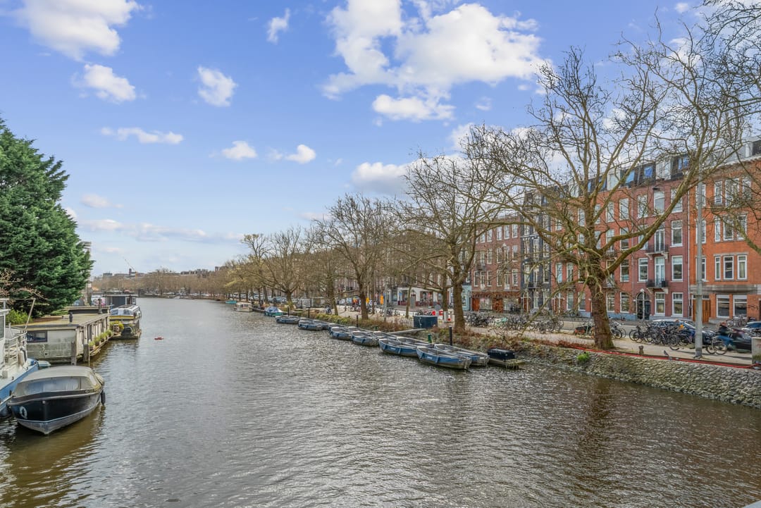 Charming top-floor apartment with canal views on vibrant Nassaukade in Amsterdam — 22