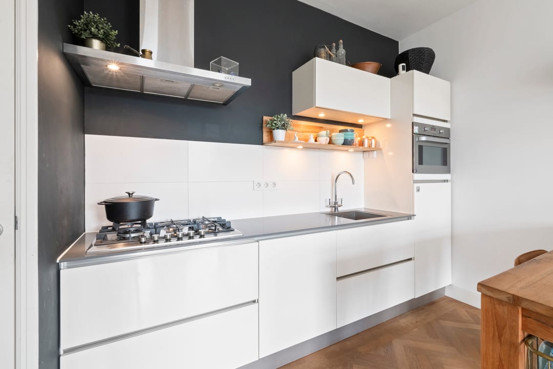 Charming top-floor apartment with canal views on vibrant Nassaukade in Amsterdam — 13