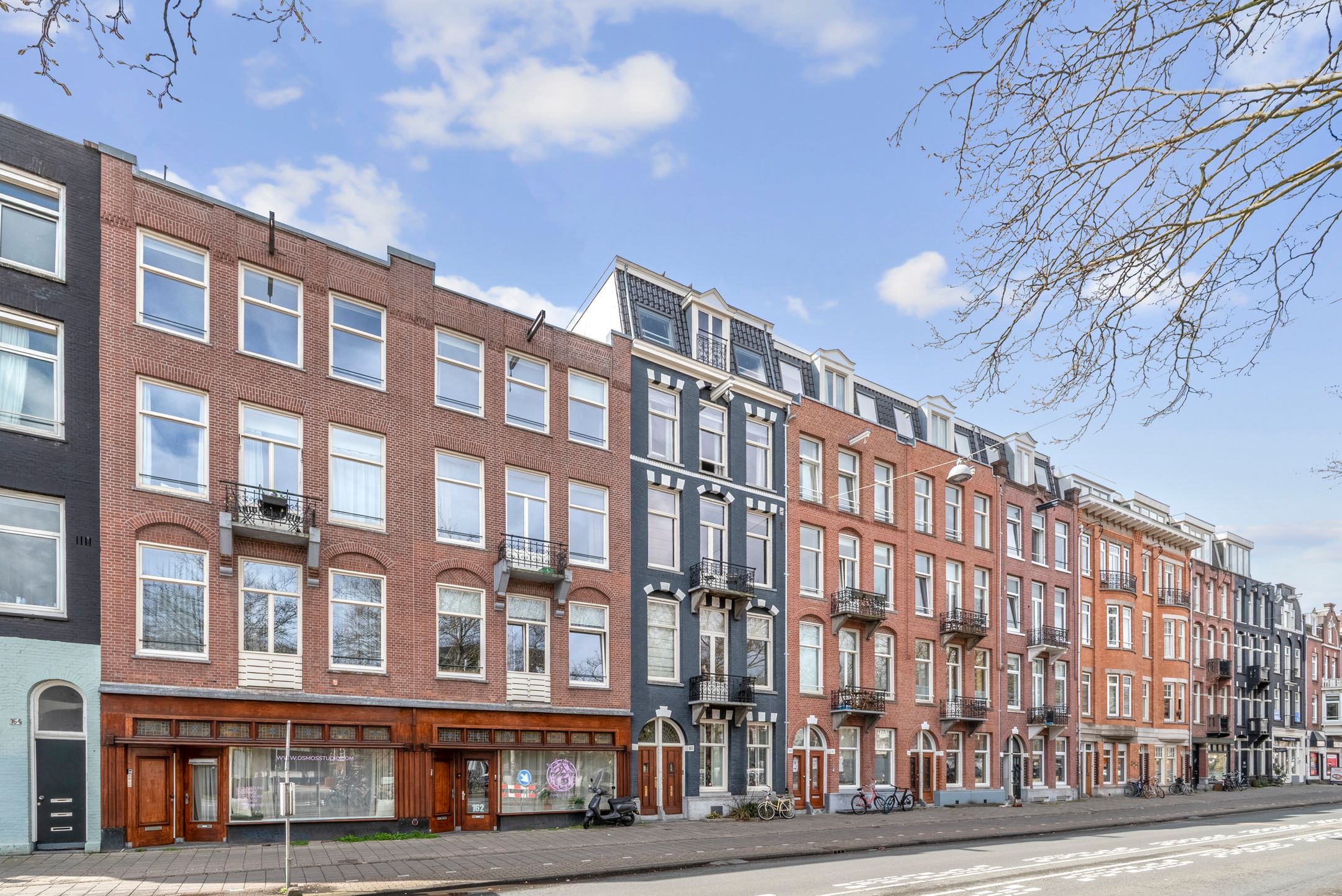 Charming top-floor apartment with canal views on vibrant Nassaukade in Amsterdam — 21