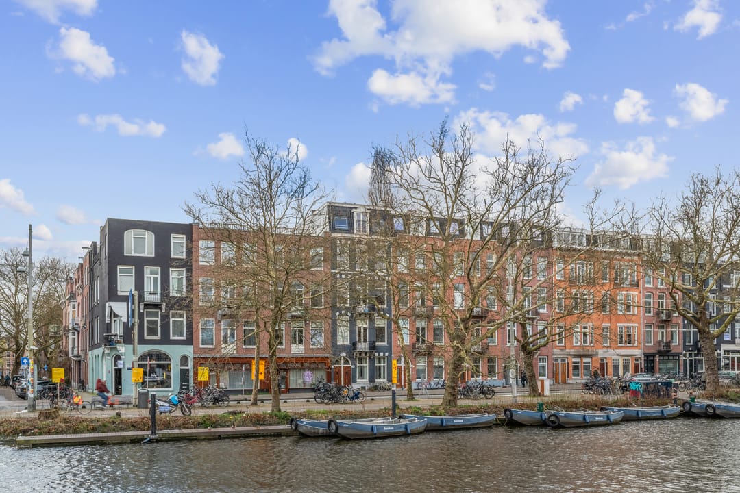 Charming top-floor apartment with canal views on vibrant Nassaukade in Amsterdam — 23
