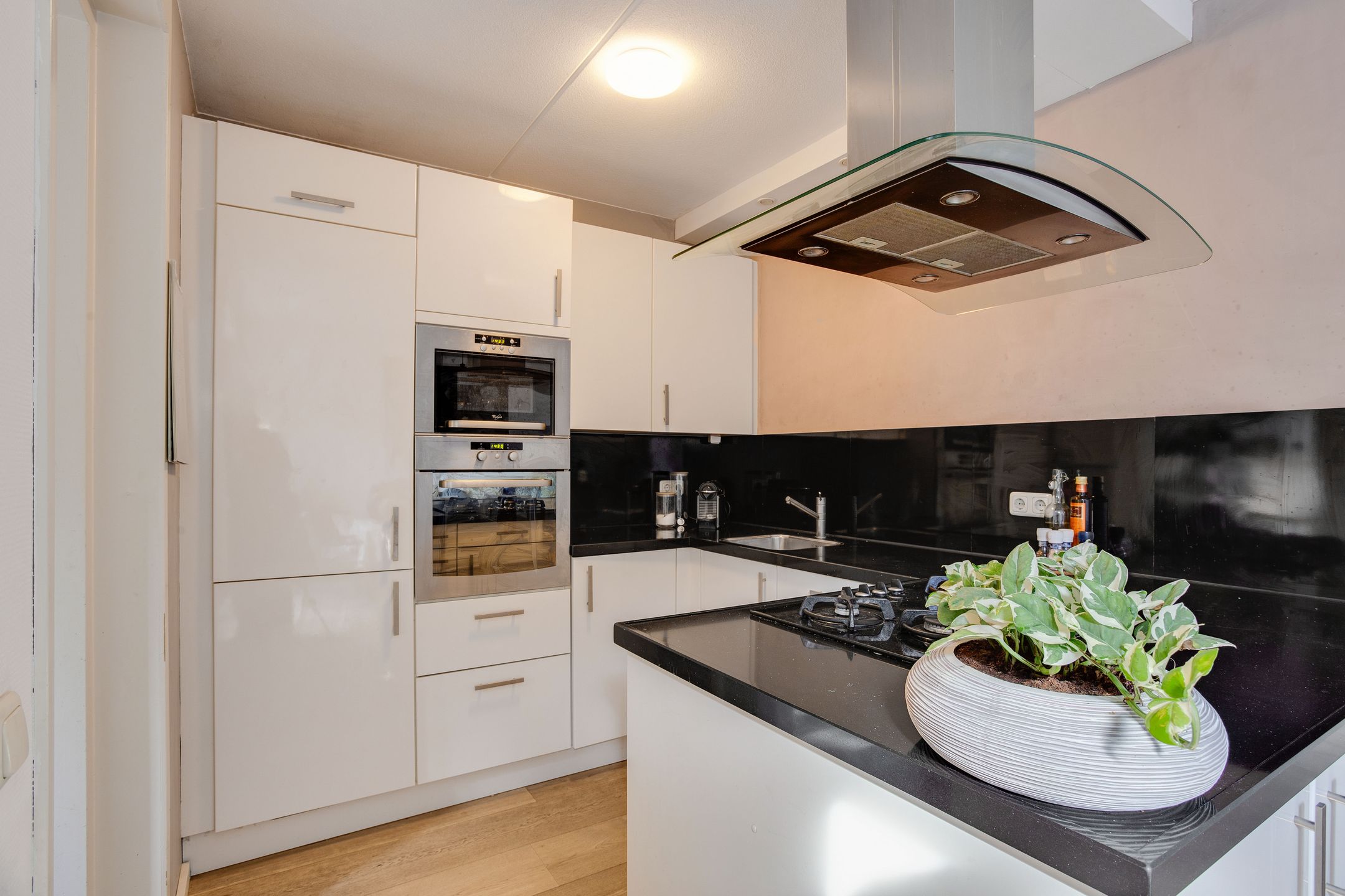 Foto 18 van Floresstraat 3