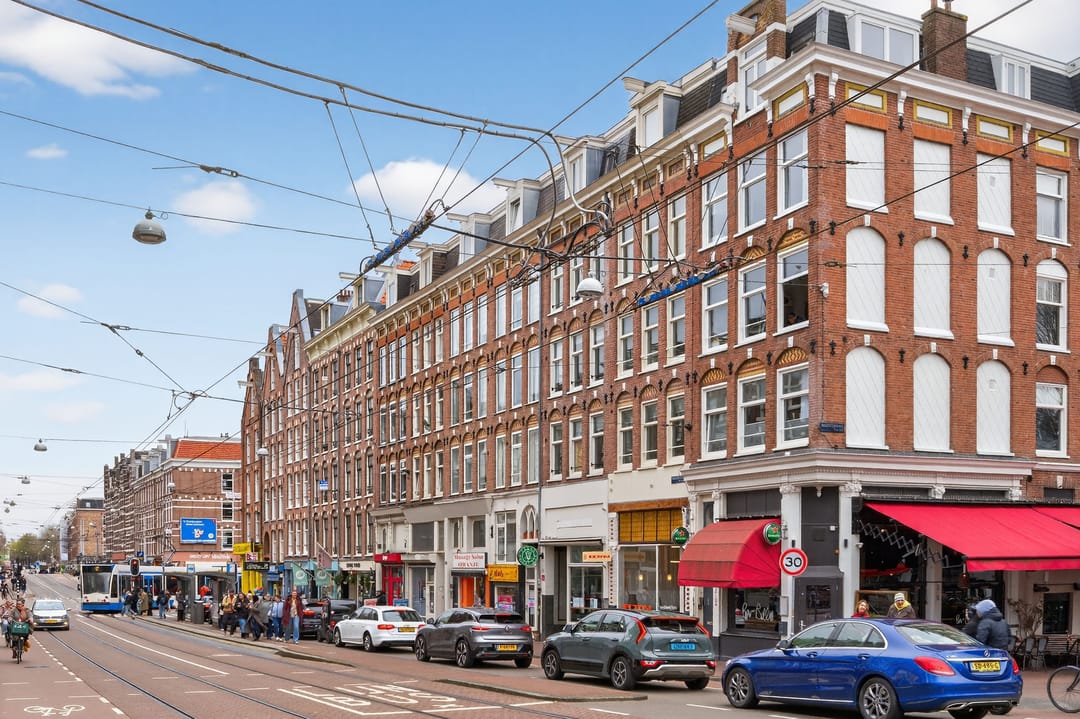Bright corner apartment with canal view in Amsterdam West — 16