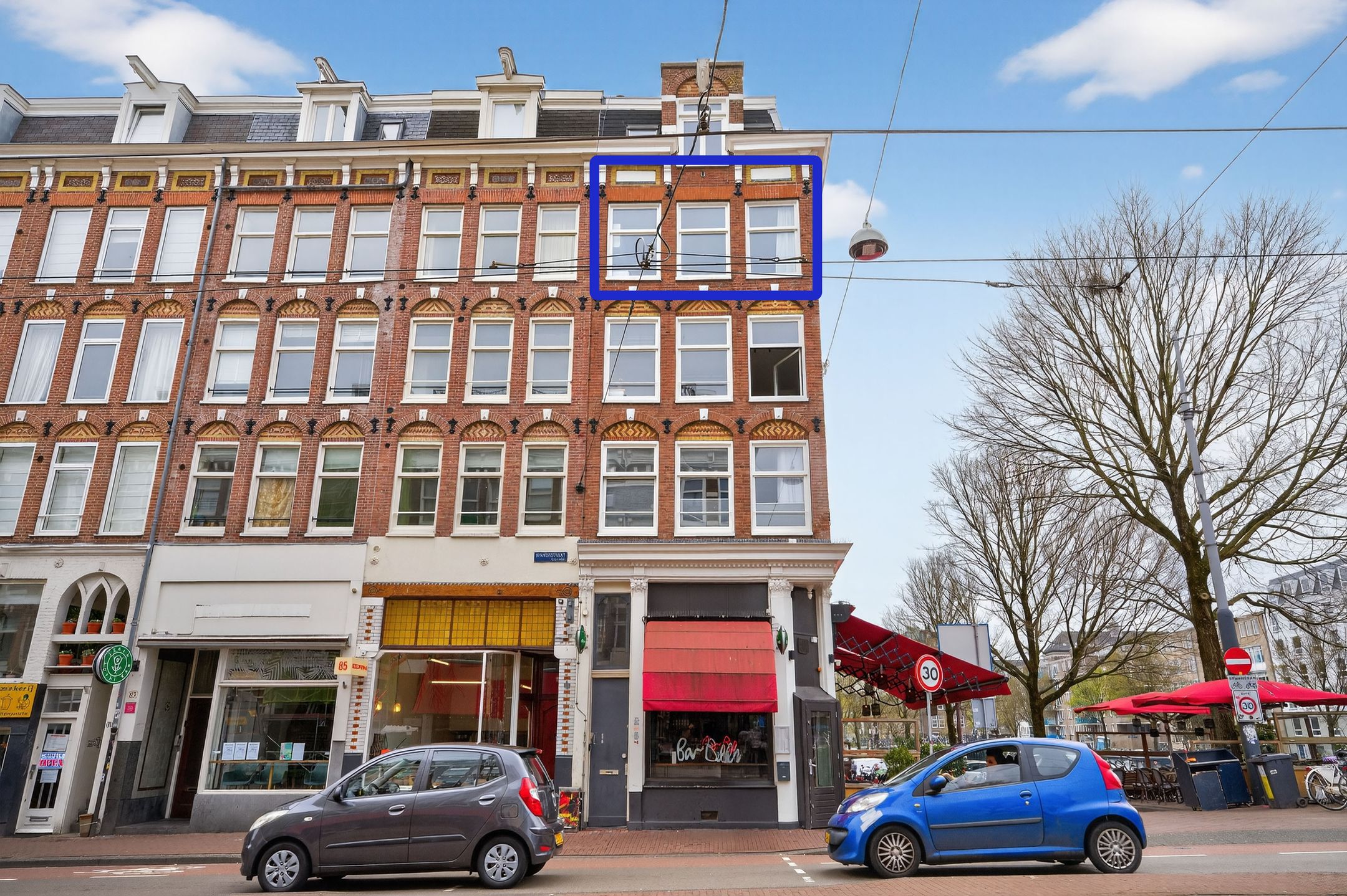 Bright corner apartment with canal view in Amsterdam West — 18