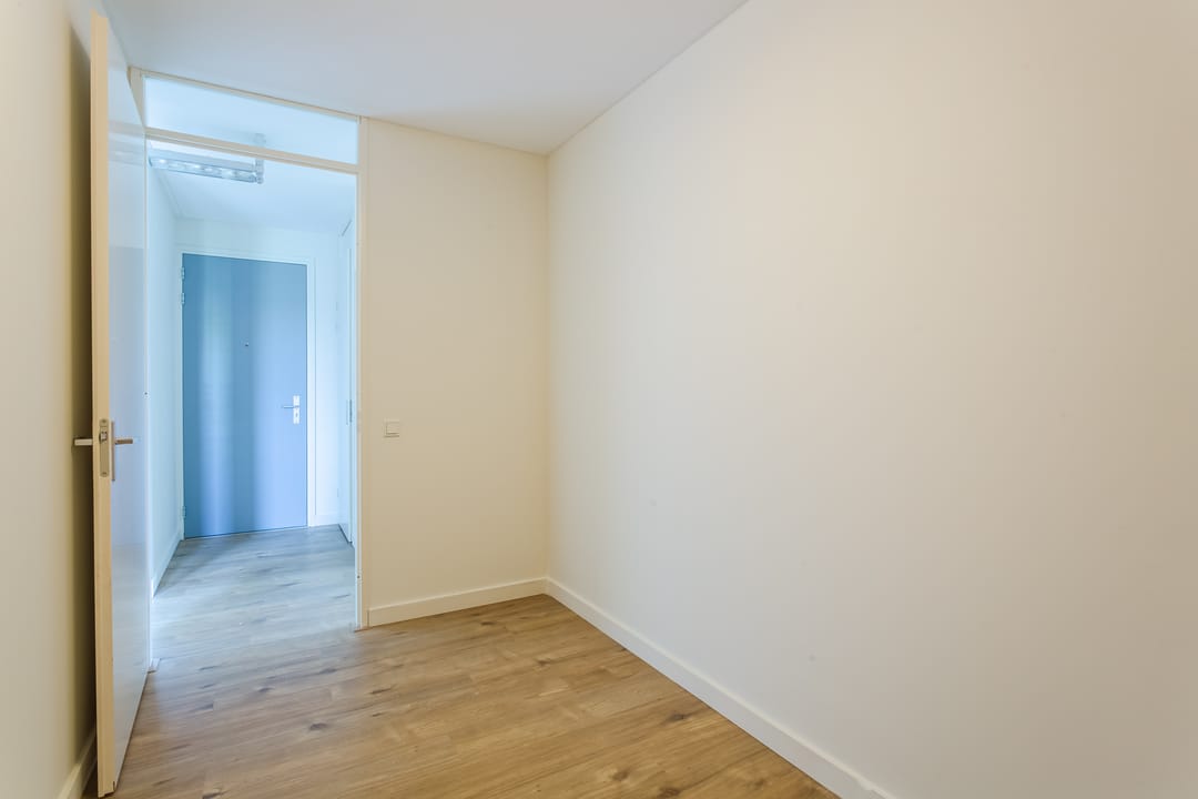 Bright Corner Apartment with 2 Bedrooms and Sunny Balcony in Almere-Poort — 16
