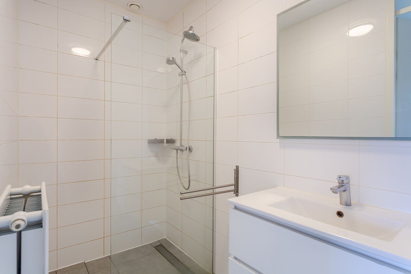 Bright Corner Apartment with 2 Bedrooms and Sunny Balcony in Almere-Poort — 19