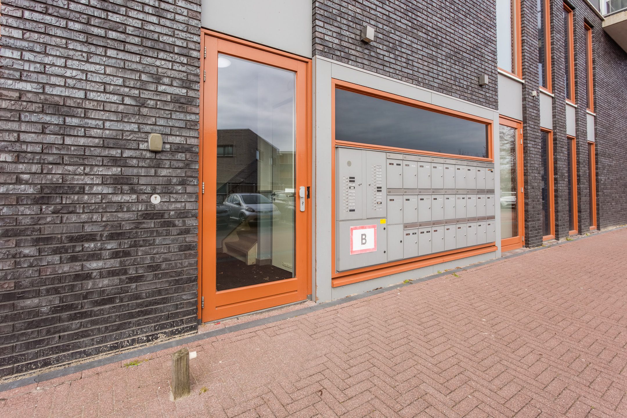 Bright Corner Apartment with 2 Bedrooms and Sunny Balcony in Almere-Poort — 24