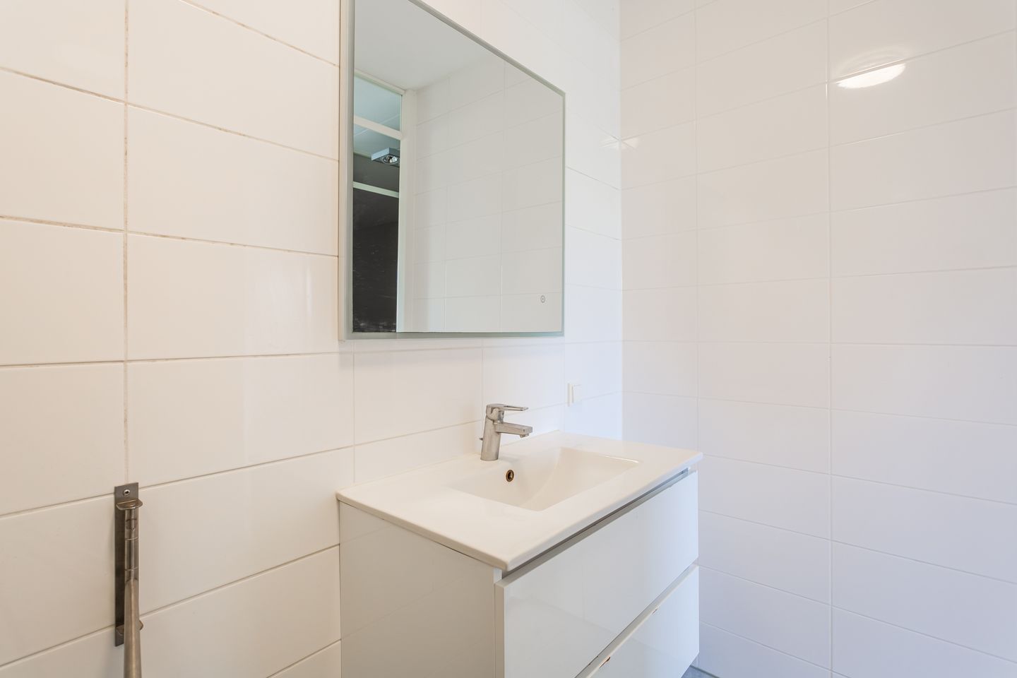 Bright Corner Apartment with 2 Bedrooms and Sunny Balcony in Almere-Poort — 20