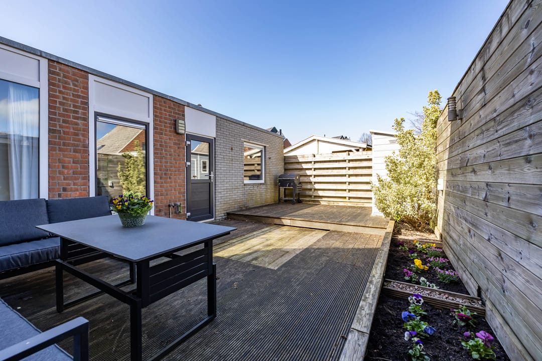 Extended semi-detached house with new kitchen in child-friendly Zuidlaren — 37