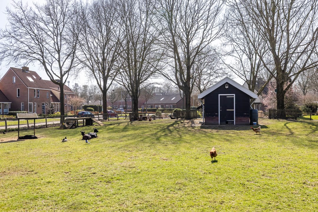 Extended semi-detached house with new kitchen in child-friendly Zuidlaren — 41