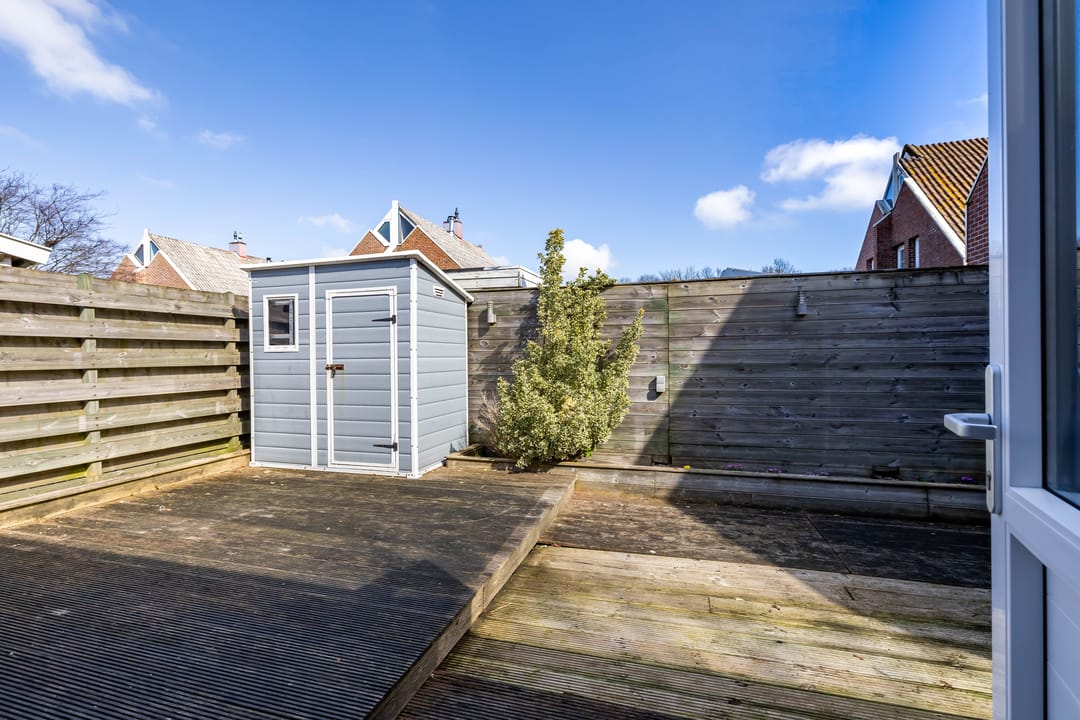 Extended semi-detached house with new kitchen in child-friendly Zuidlaren — 38