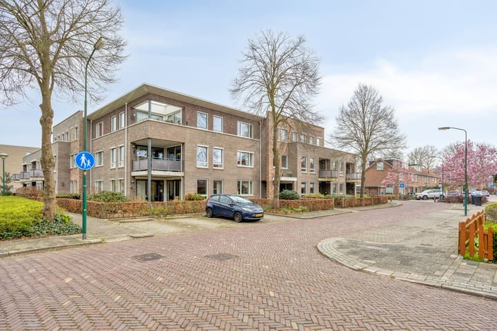 Photo 2 of Brederostraat 1-8