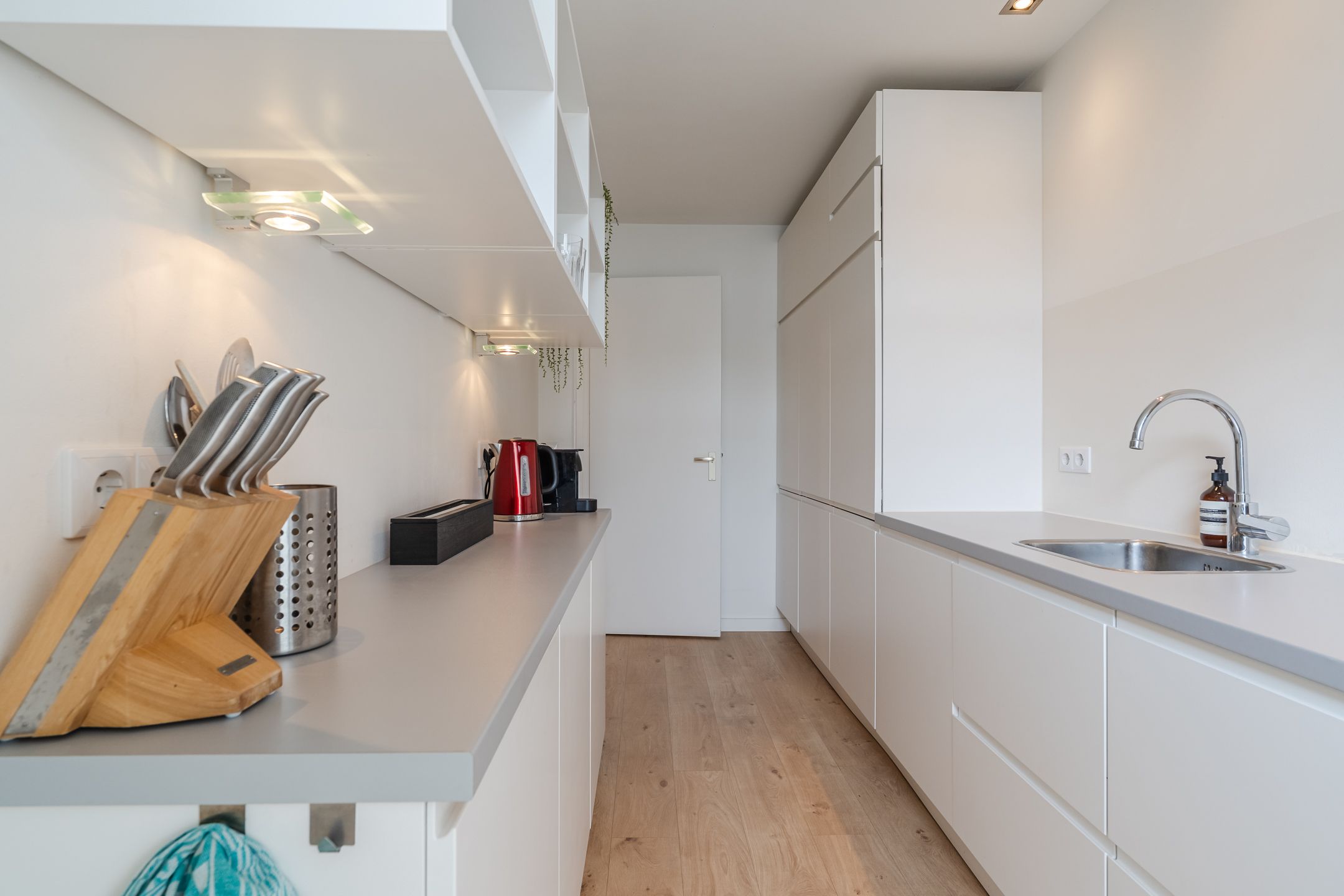 Cosy 2-Room Apartment with East-Facing Balcony in De Baarsjes, Amsterdam — 15