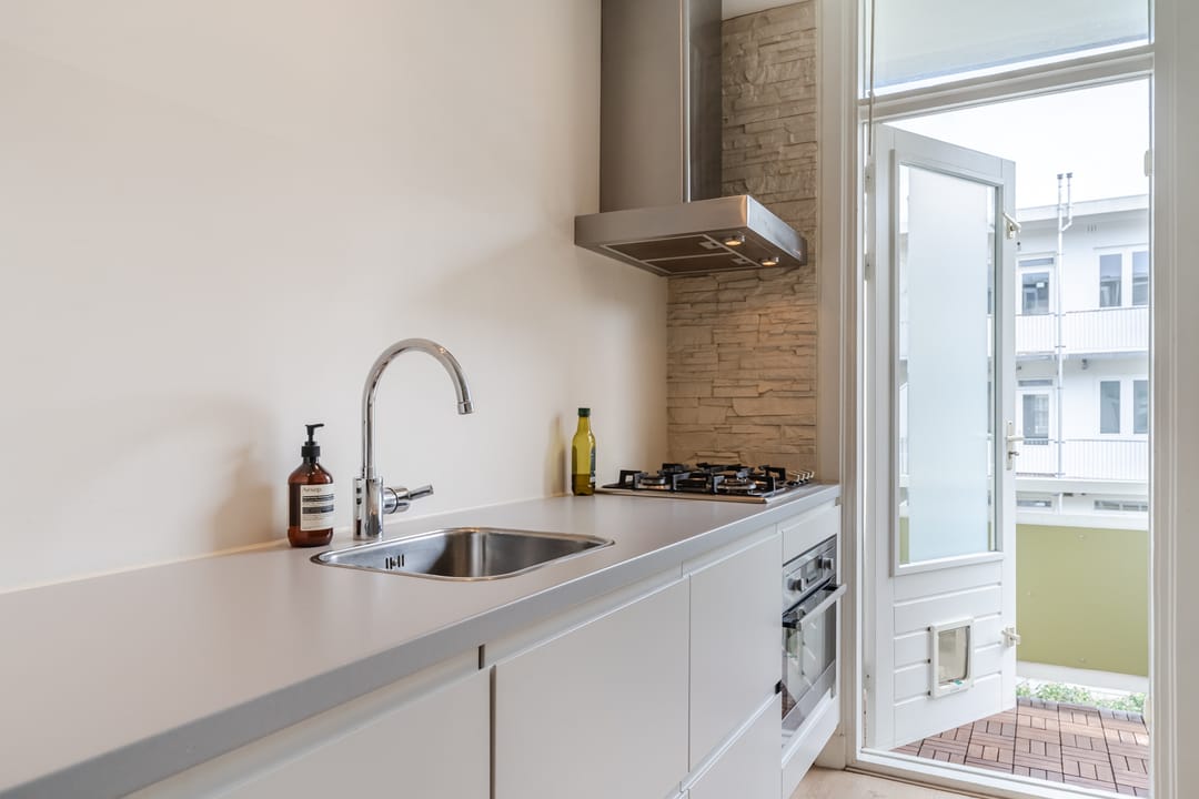 Cosy 2-Room Apartment with East-Facing Balcony in De Baarsjes, Amsterdam — 13