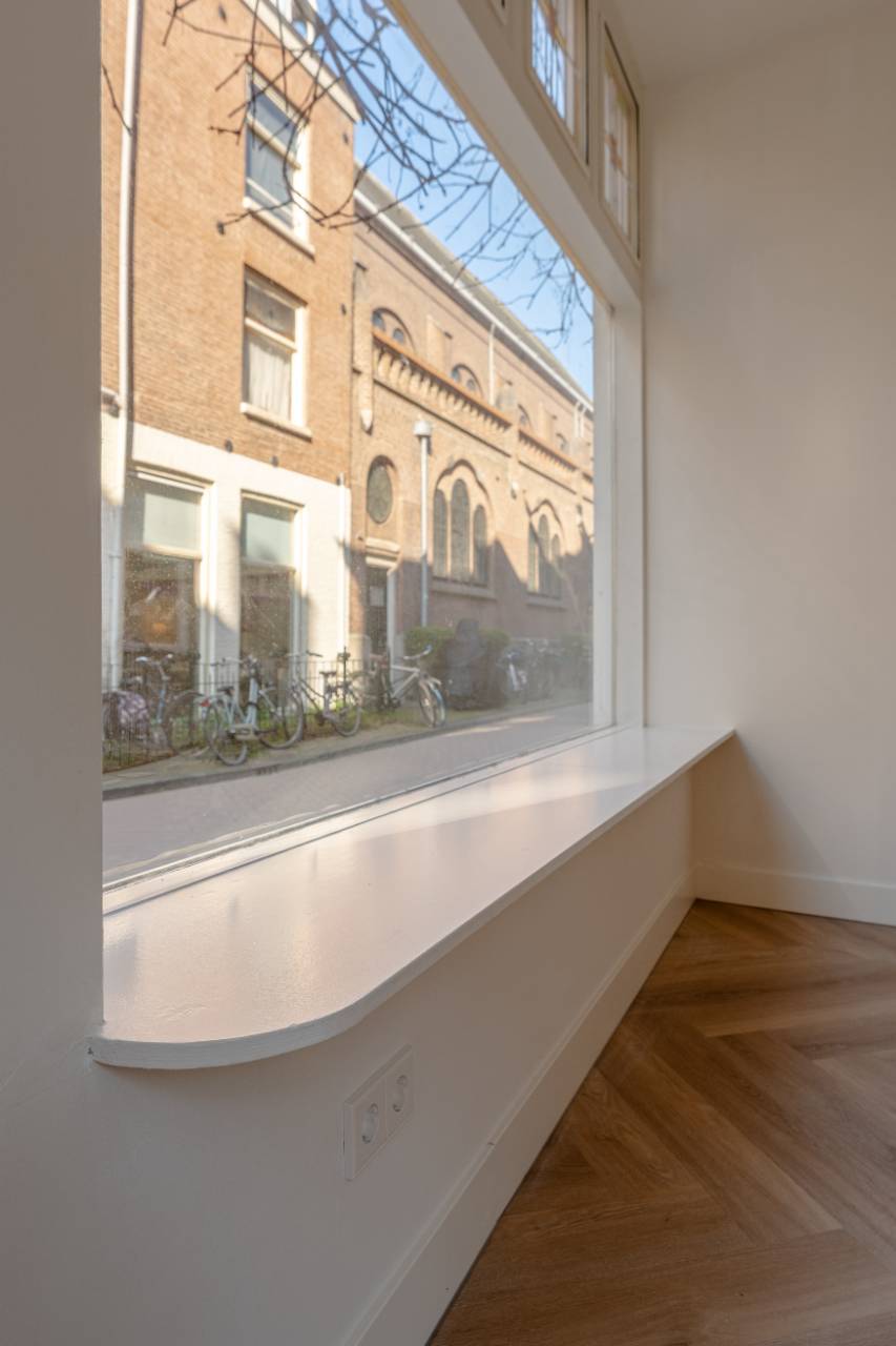 Renovated corner apartment with natural light in Amsterdam's Jordaan area — 13