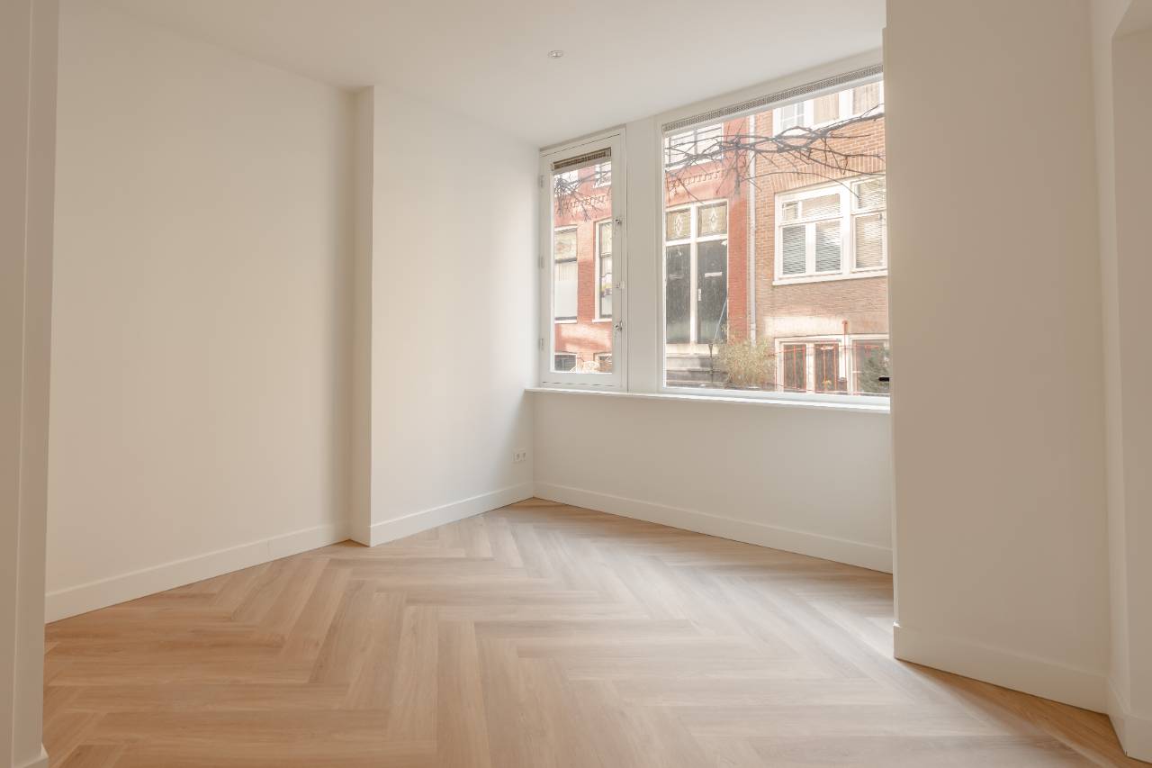 Renovated corner apartment with natural light in Amsterdam's Jordaan area — 14