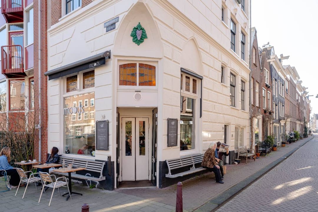 Renovated corner apartment with natural light in Amsterdam's Jordaan area — 23