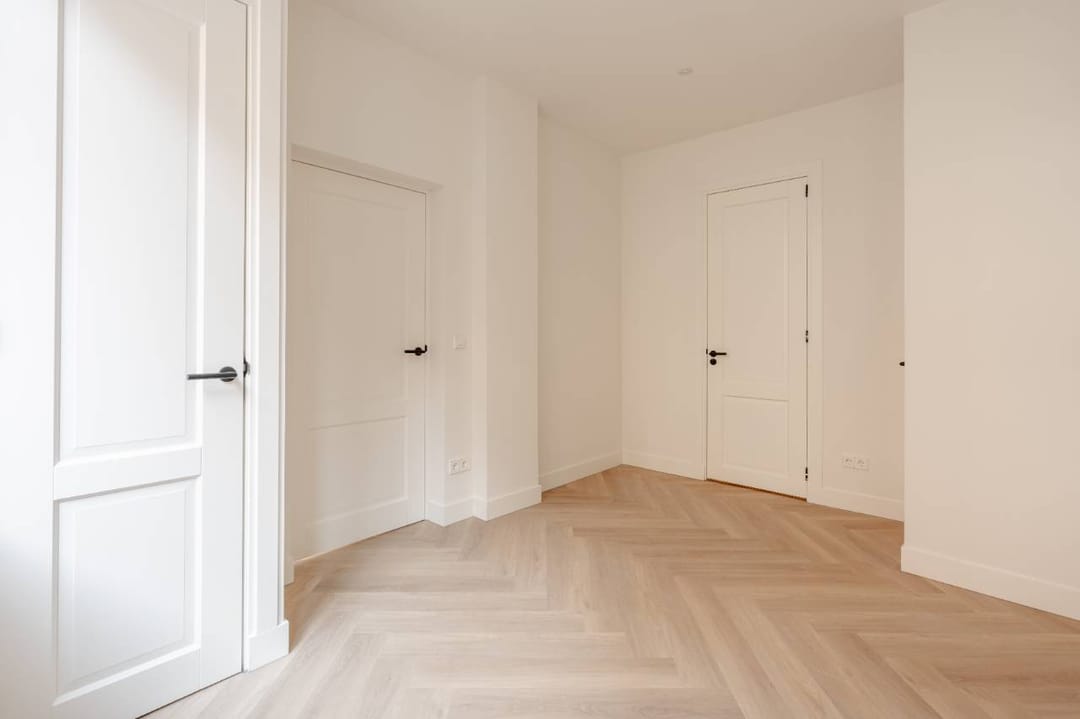 Renovated corner apartment with natural light in Amsterdam's Jordaan area — 17