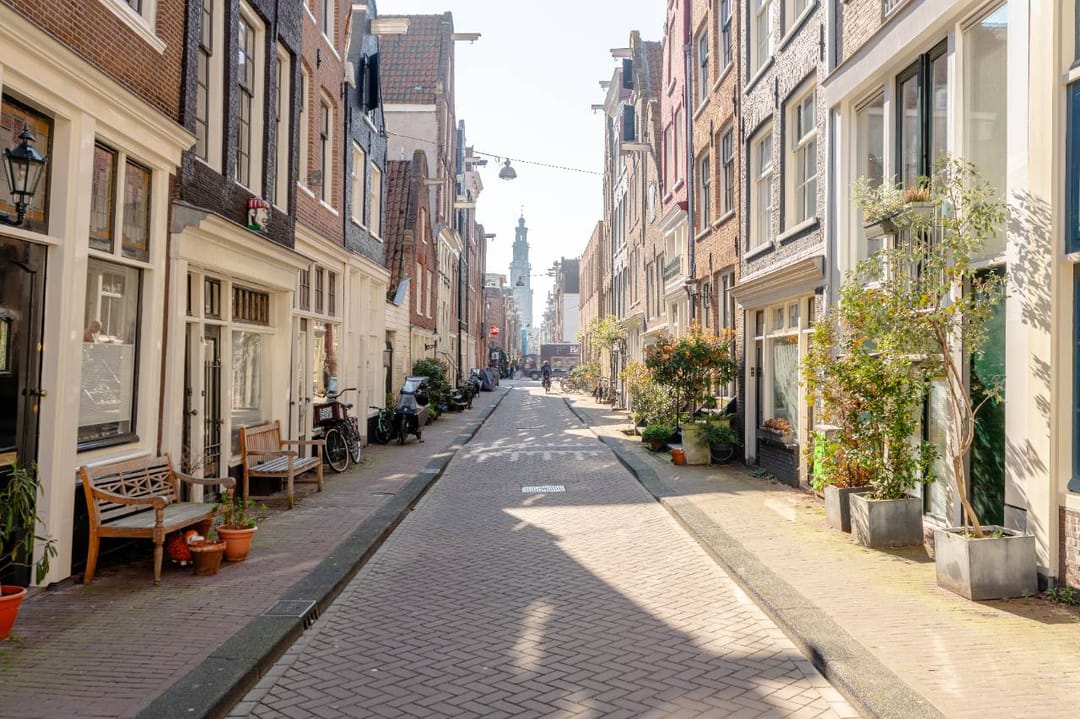 Renovated corner apartment with natural light in Amsterdam's Jordaan area — 22