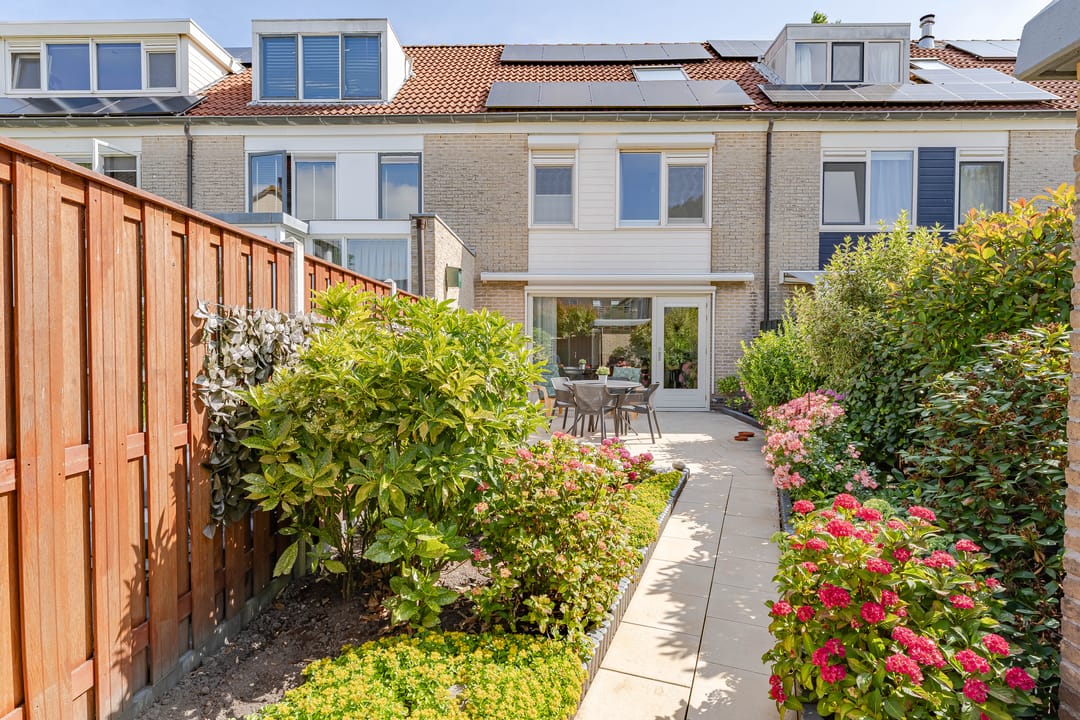 Photo 2 of Roosje Voshoeve 68