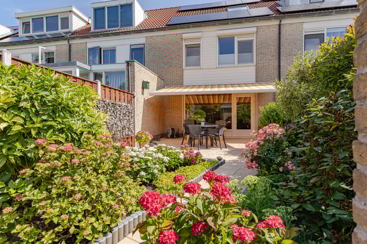 Photo 4 of Roosje Voshoeve 68