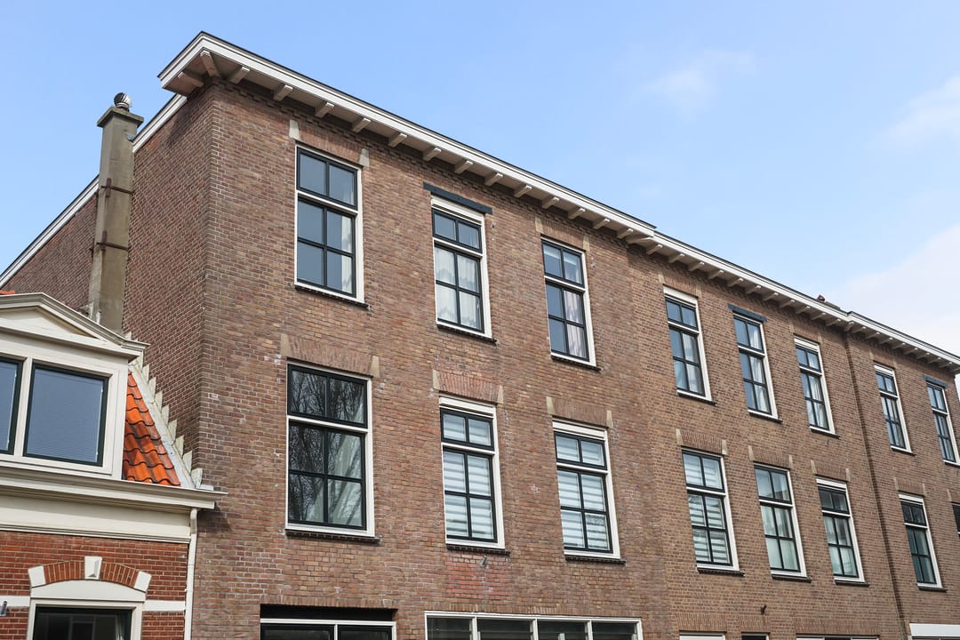 Spacious Top-Floor Apartment with Roof Terrace Near Scheveningen Beach — 38