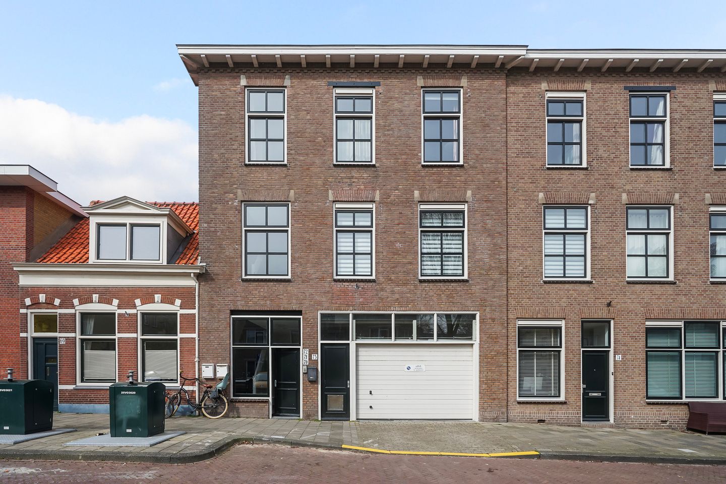Spacious Top-Floor Apartment with Roof Terrace Near Scheveningen Beach — 40