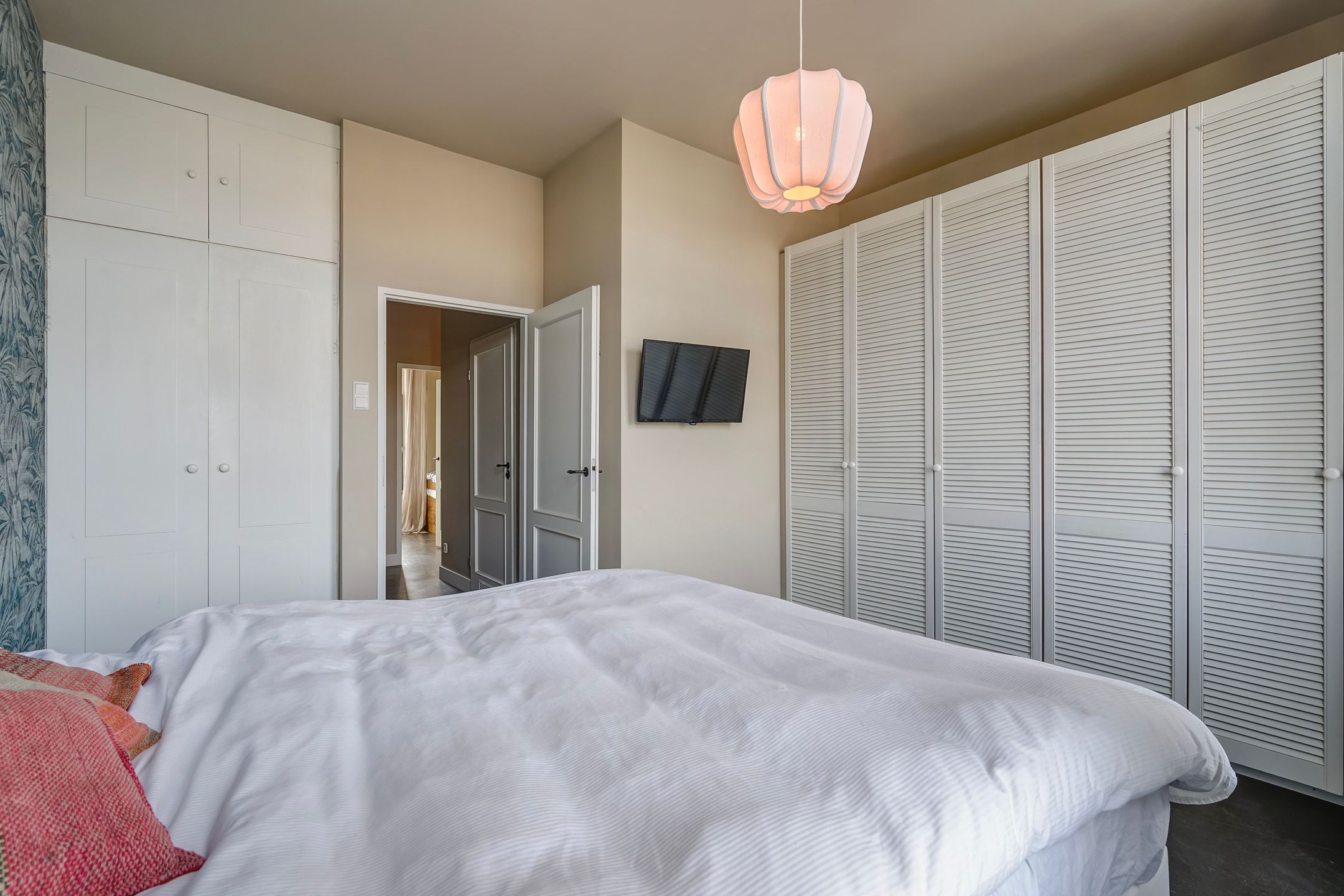 Spacious Top-Floor Apartment with Roof Terrace Near Scheveningen Beach — 27