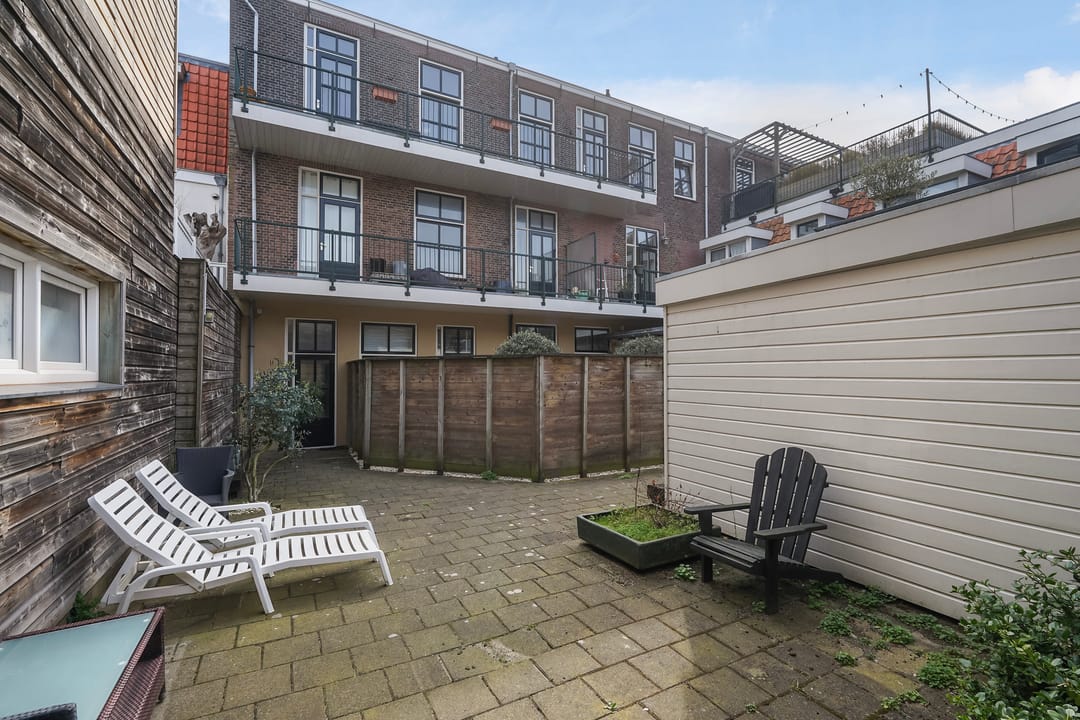 Spacious Top-Floor Apartment with Roof Terrace Near Scheveningen Beach — 37