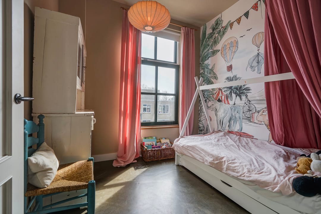 Spacious Top-Floor Apartment with Roof Terrace Near Scheveningen Beach — 28