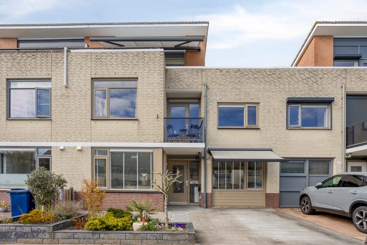 Jacques Tatilaan 130