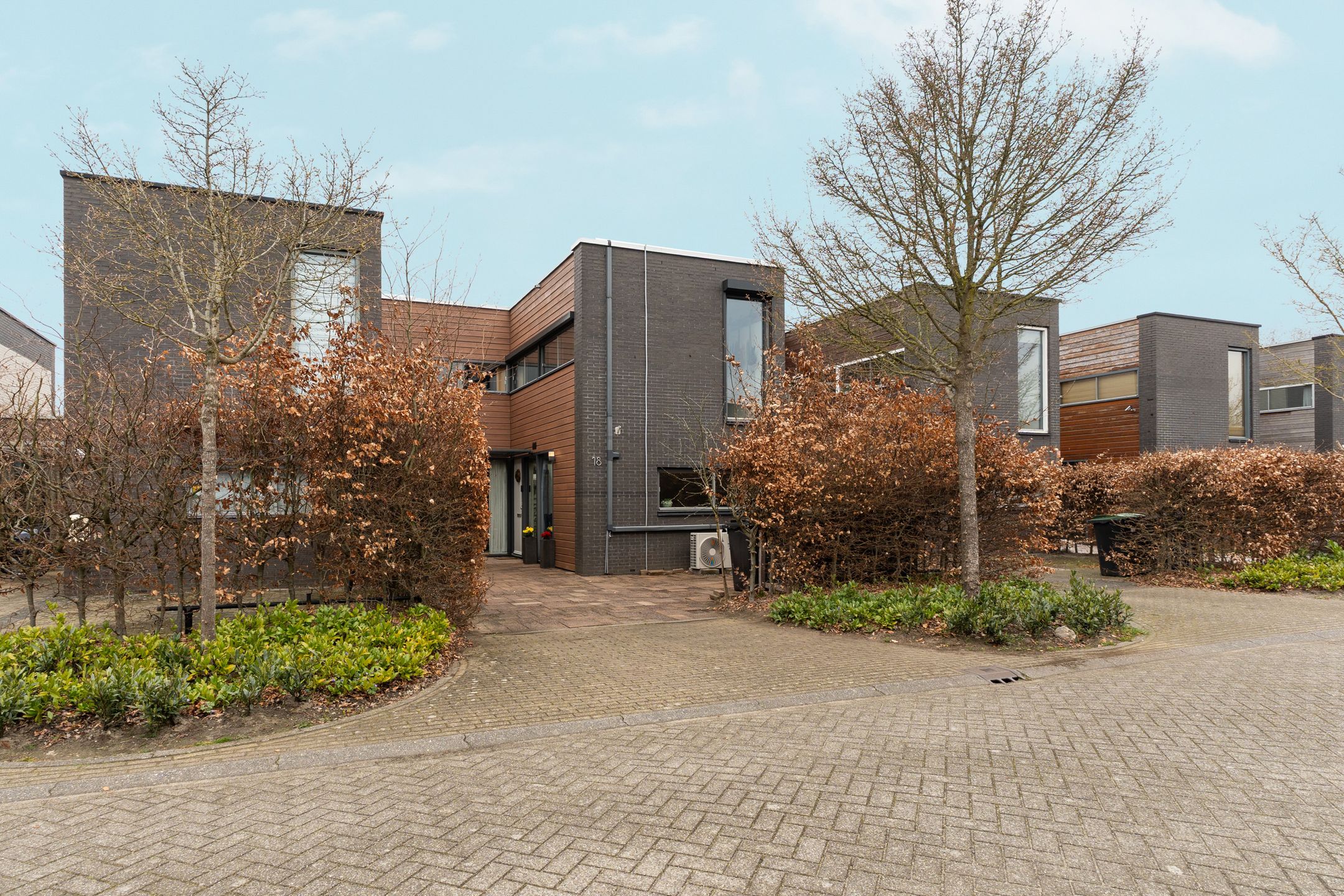 Modern Semi-Detached Home with Mezzanine in Almere Literatuurwijk — 12