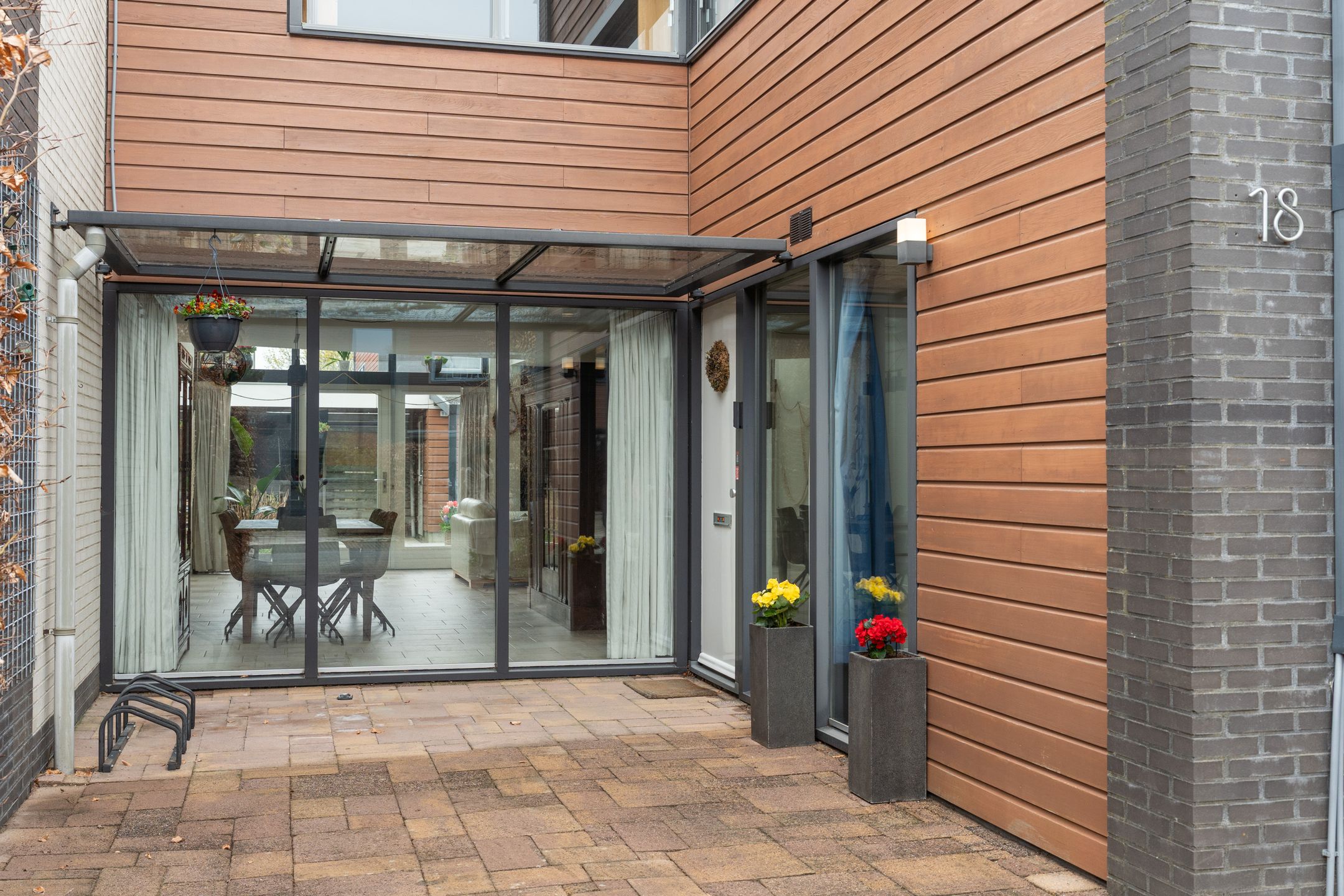 Modern Semi-Detached Home with Mezzanine in Almere Literatuurwijk — 57