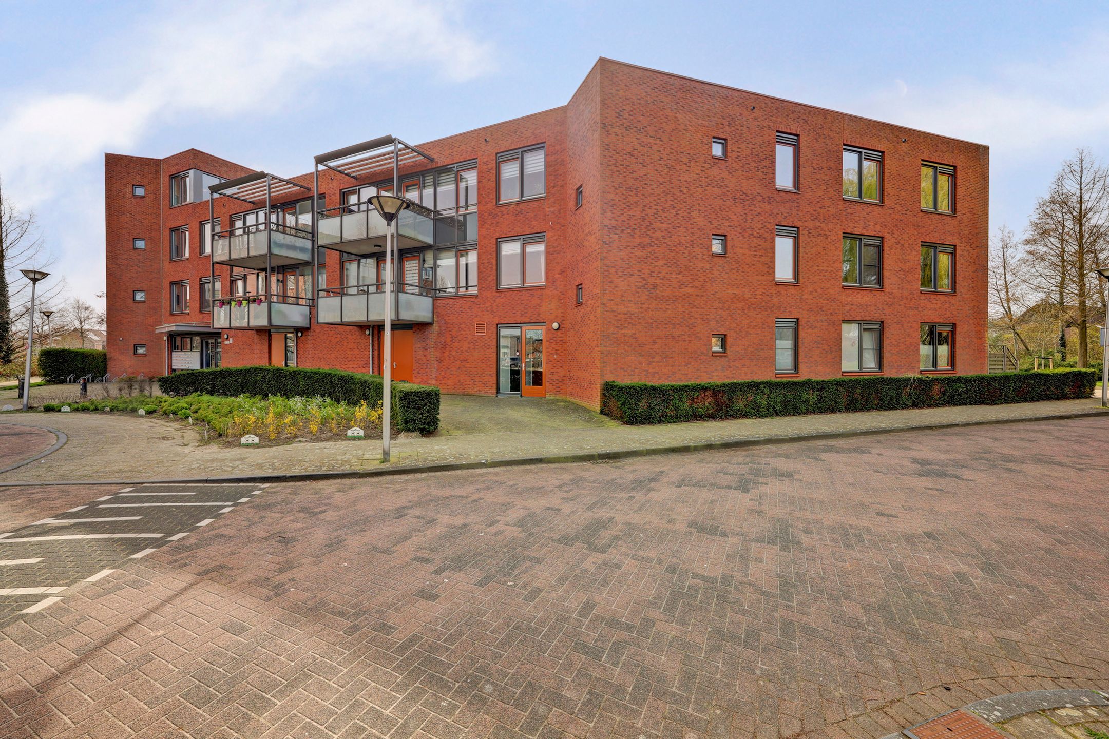 Photo 3 of Polaris 27